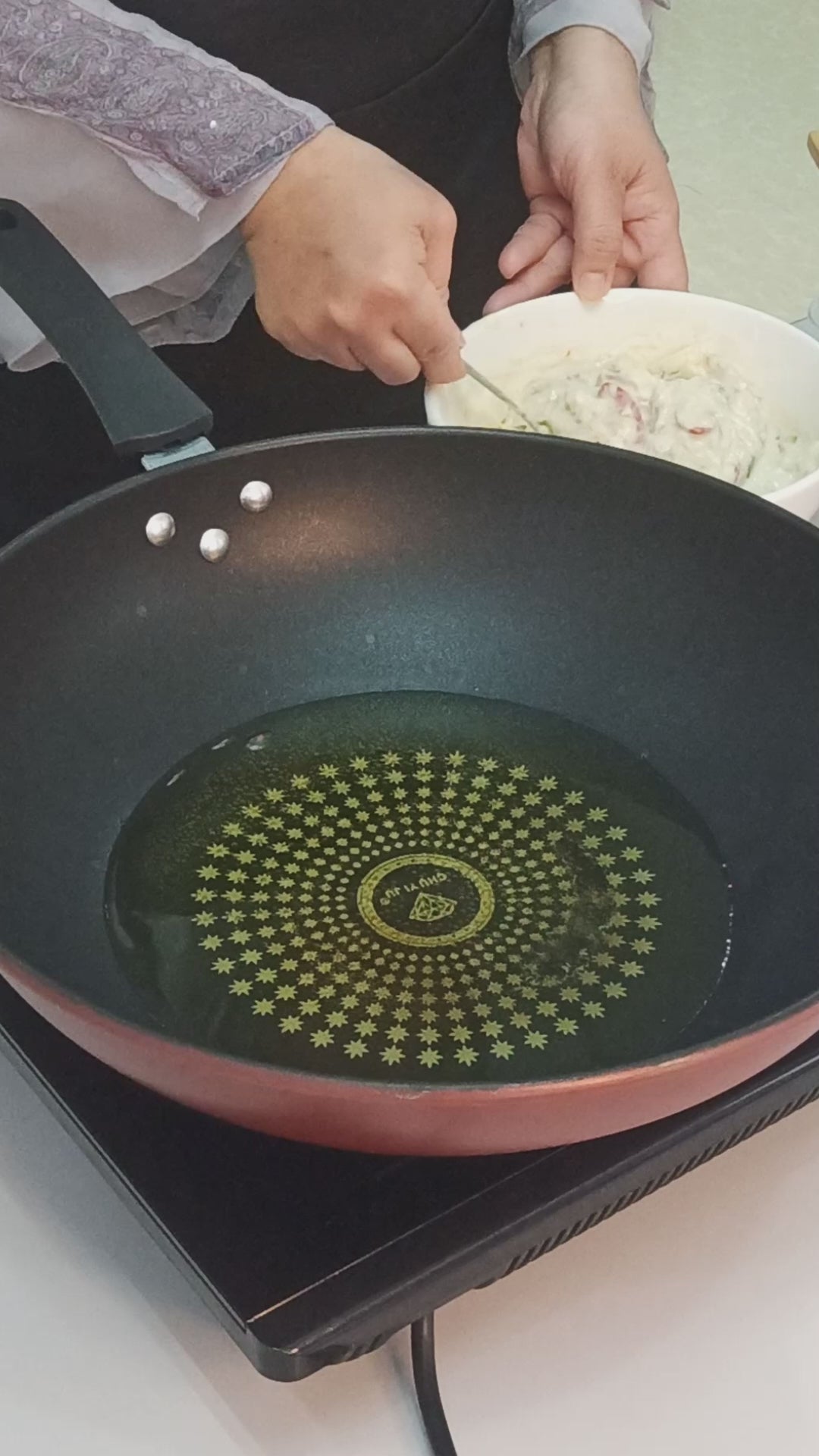 加载视频：